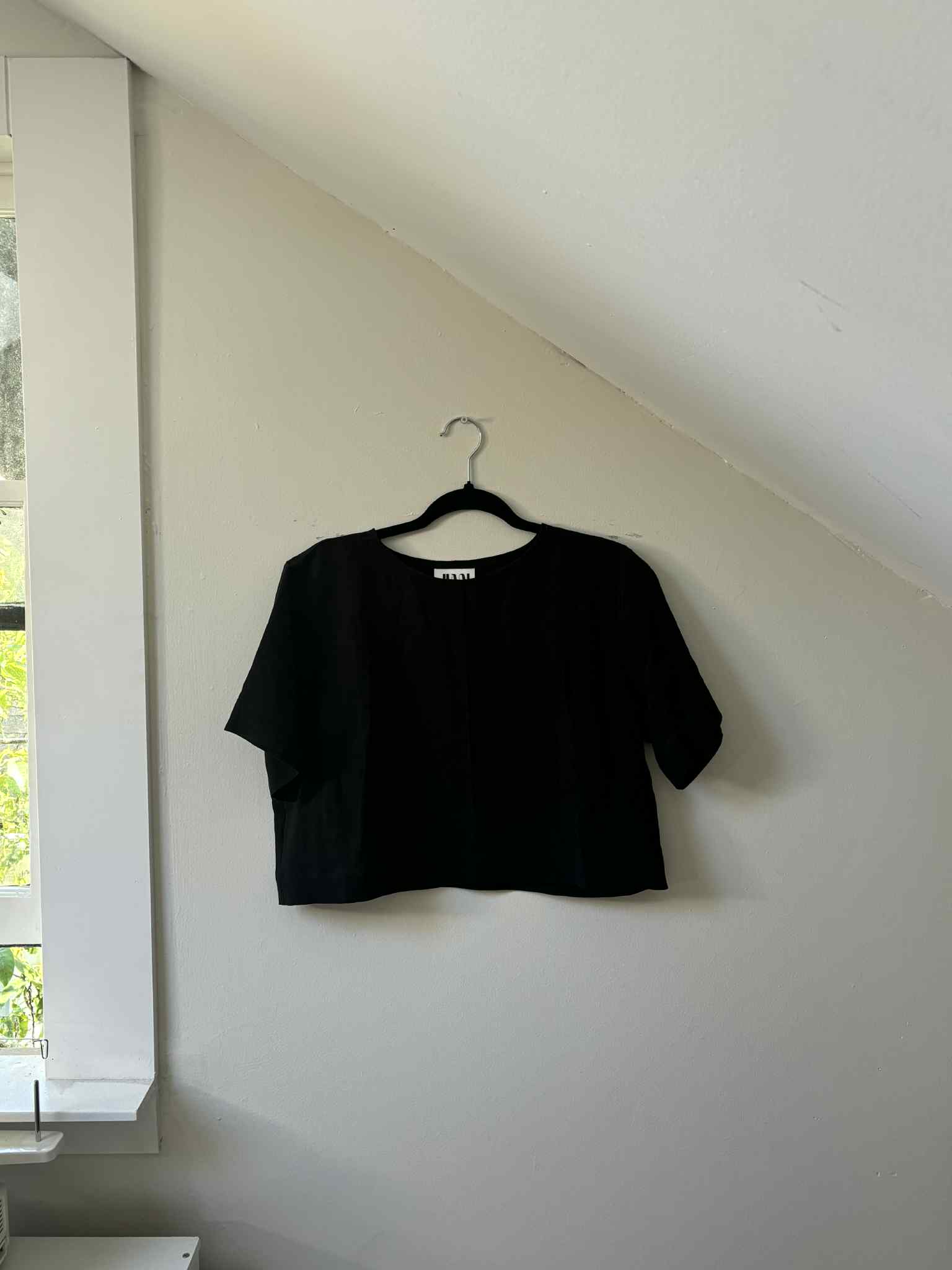 FERNIE TEE - MEDIUM- BLACK 5.5OZ LINEN