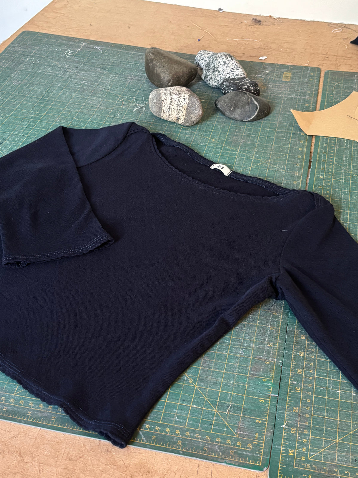 THE POINTELLE BOAT NECK