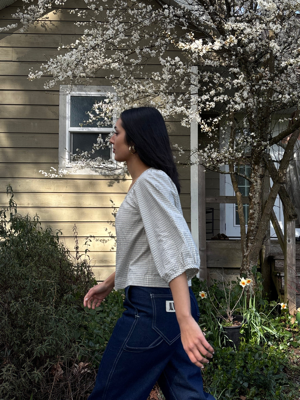 THE FLORES TOP