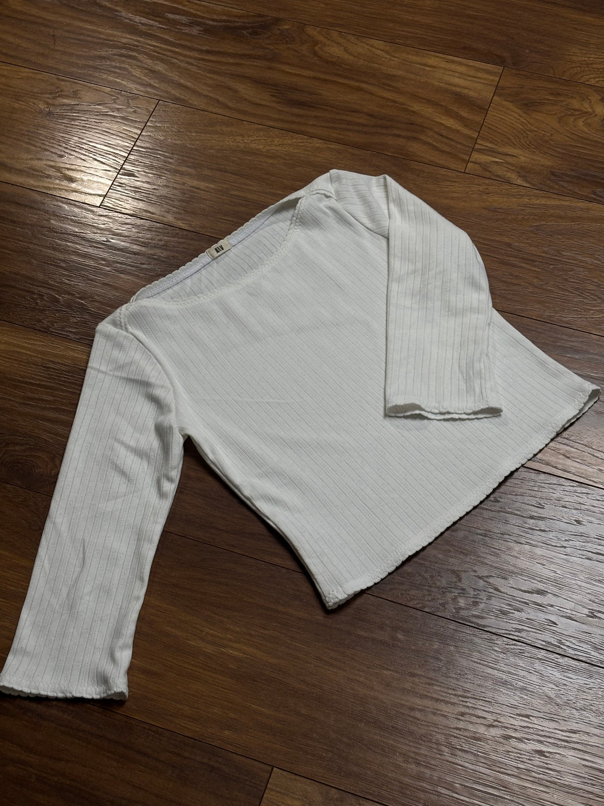 THE POINTELLE BOAT NECK