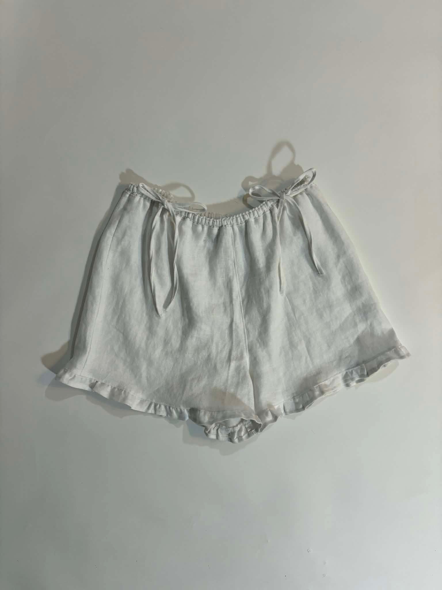 MAGGIE SHORTS - MEDIUM -WHITE